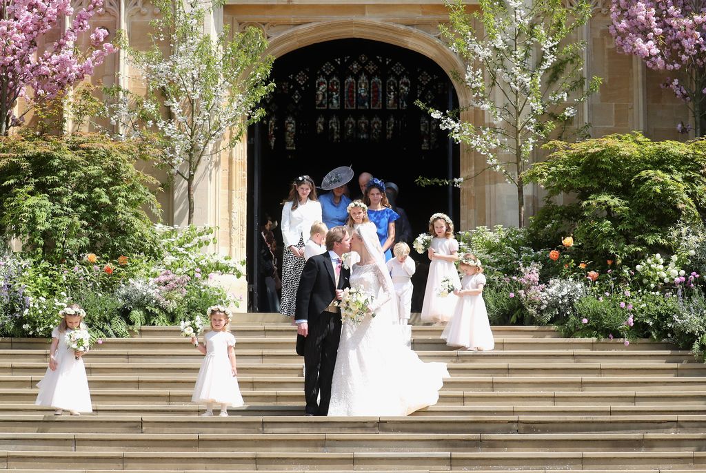 Beso de Lady Gabriella Windsor y Mr Thomas Kingston