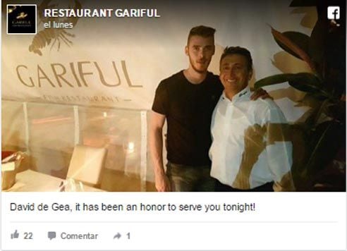 David de Gea y Edurne han elegido la isla croata de Hvar para disfrutar de unos días de descanso. El portero se dejo fotografiar con el chef del restaurante 'Gariful'
