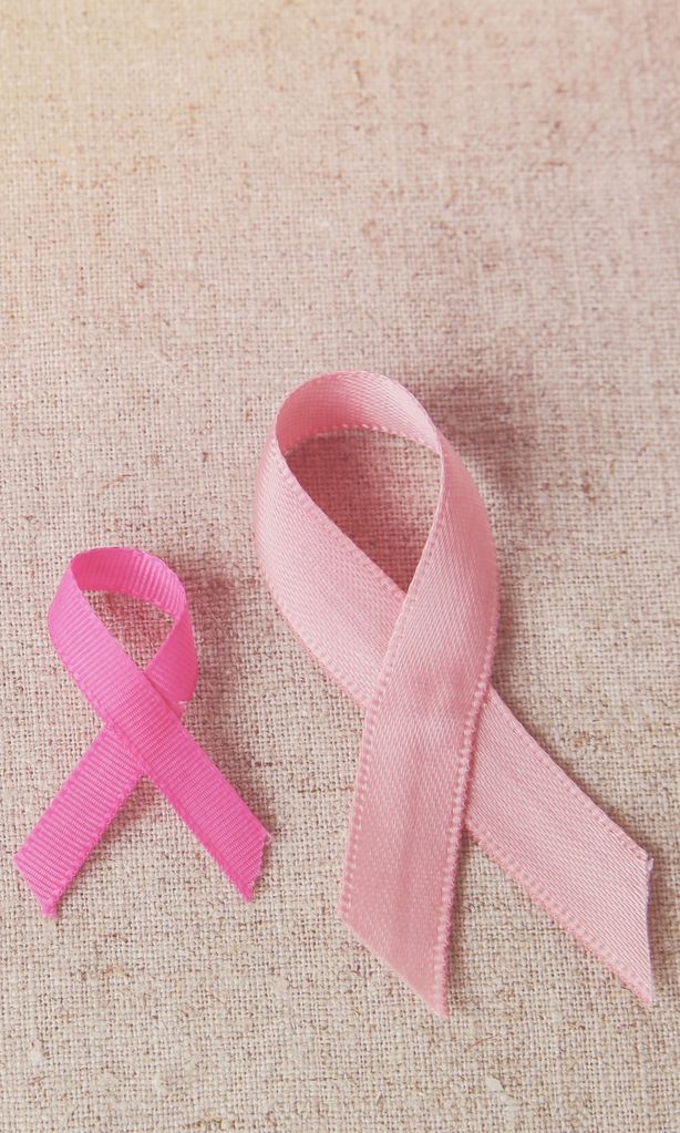 Lazos rosas contra el cáncer de mama