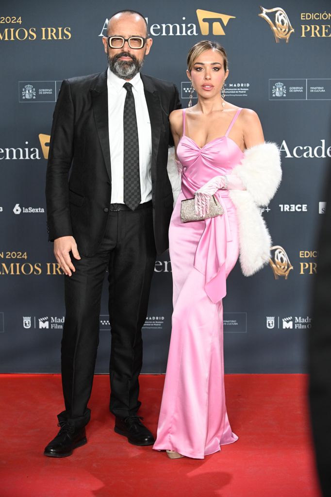 Risto Mejide y Grecia Castta posan en la alfombra roja de los Premios Iris 