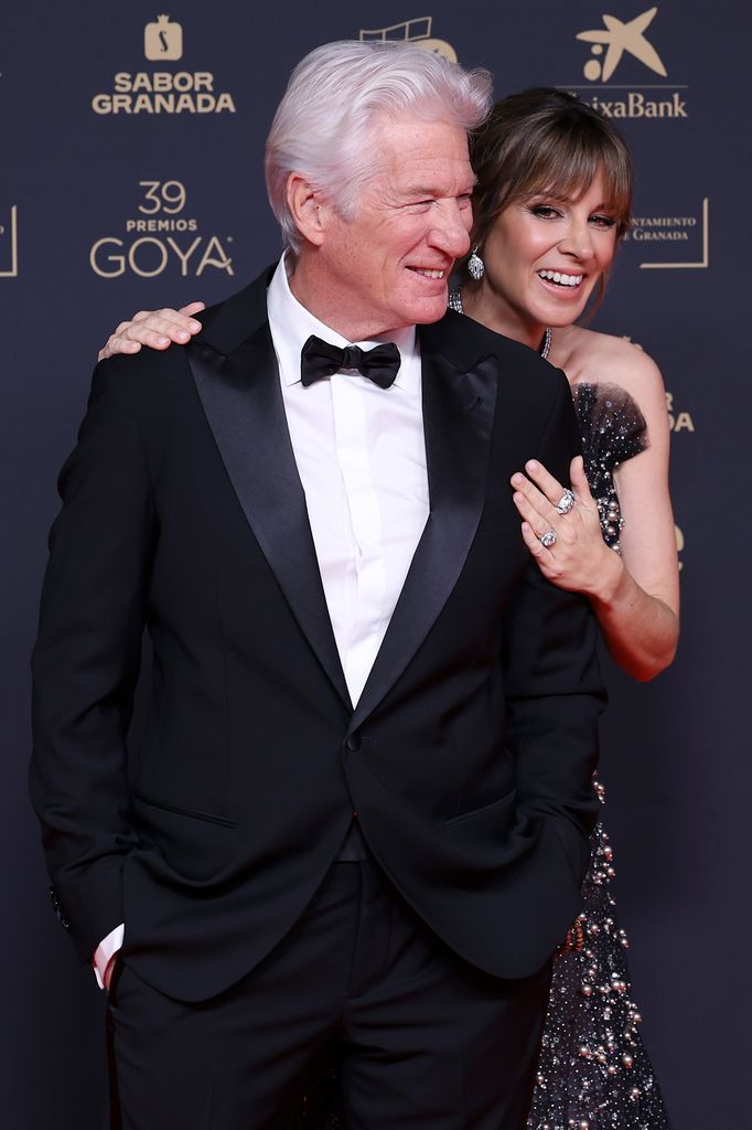 Richard Gere y Alejandra Silva en la alfombra roja de los Goya 2025