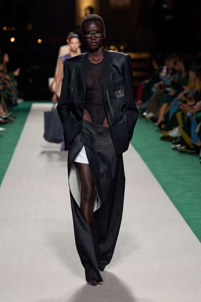 Paris Fashion Week: Victoria Beckham Primavera/Verano 2025