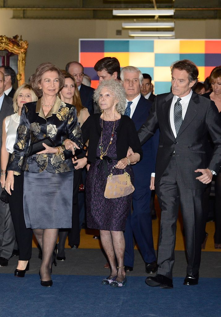 La Reina Sofía con la Duquesa de Alba y su esposo Alfonso Diez en la exposición 'El Legado Casa de Alba' en el Palacio de Cibeles