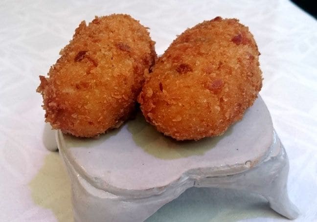 En la imagen, las croquetas ganadoras, elaboradas por el chef Jesús Segura (restaurante 'Trivio'). Foto: Hola.com
