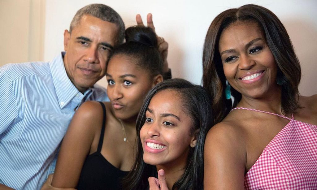 Barack y Michelle Obama con sus hijas Malia y Sasha