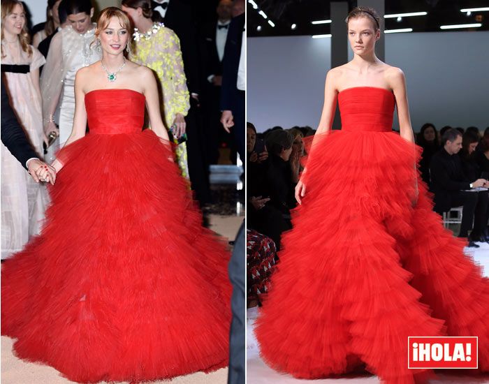 Beatrice Borromeo llevaba un impresionante vestido rojo pasión
