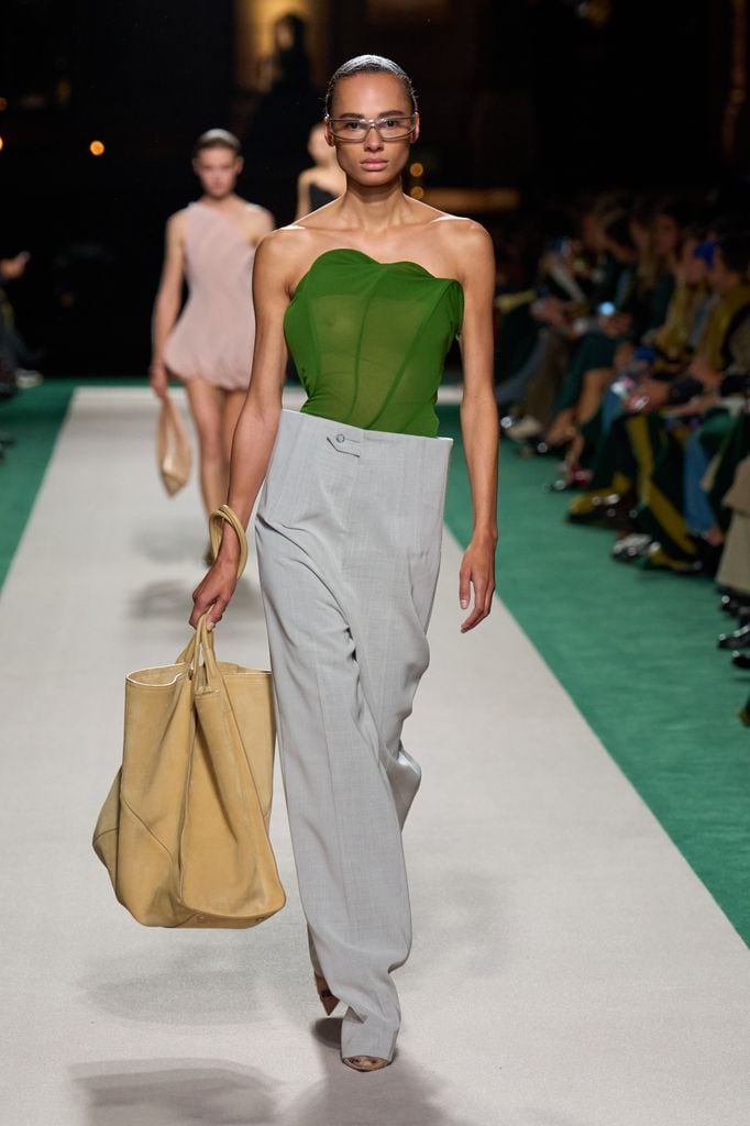 Paris Fashion Week: Victoria Beckham Primavera/Verano 2025