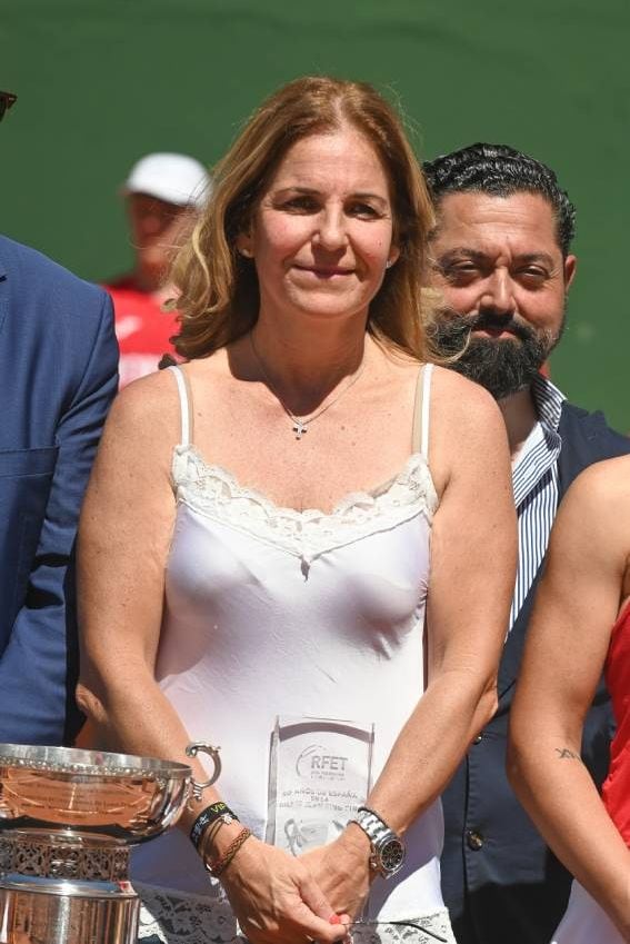 Arantxa Sánchez Vicario recogiendo un premio el pasado mes de abril