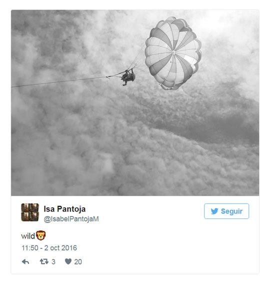 Isa ha tomado el sol, ha dado largos paseos por la playa, ha practicado surf y se ha atrevido a probar el parasailing volando sobre el mar
