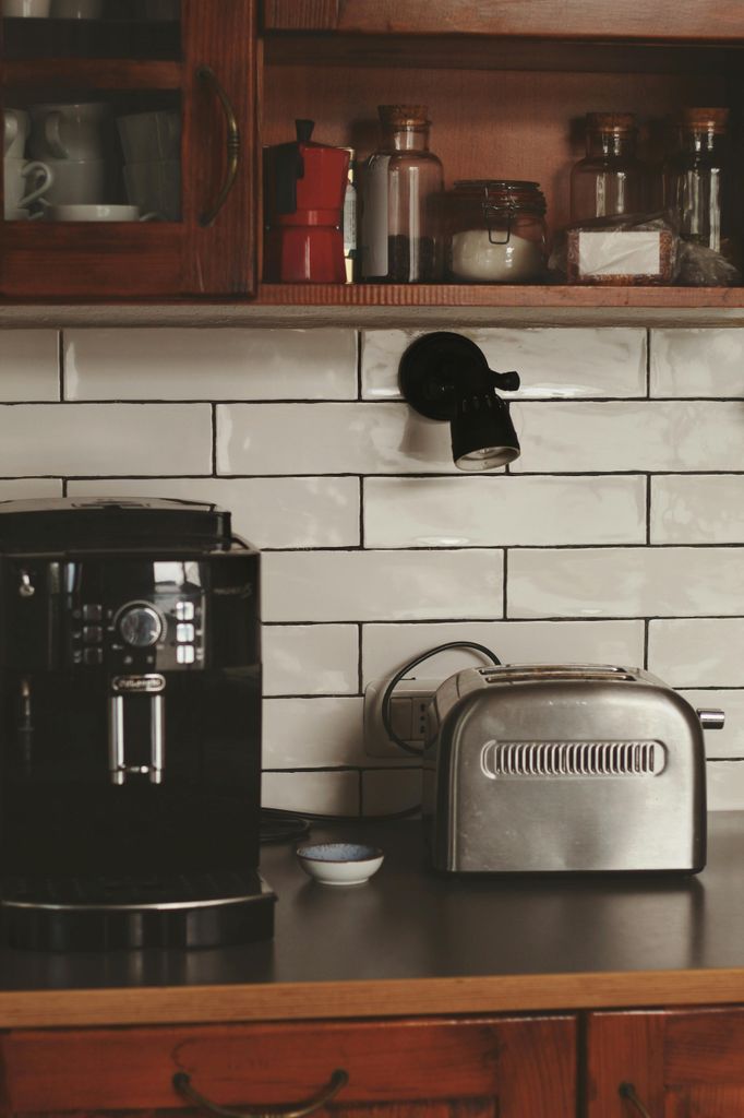 Encimera con cafetera y tostadora