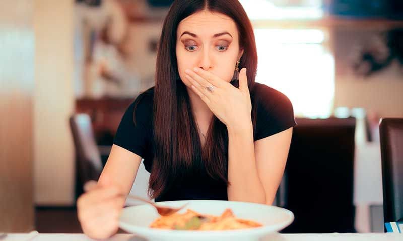 vientre hinchado sindrome verduras y comer muy rapido