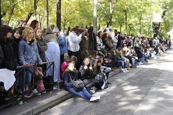 Decenas de fans han sido vigiladas por la policía para evitar altercados
