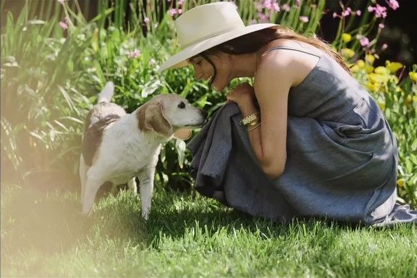 Meghan Markle des despidió amorosamente de su perrito Guy.