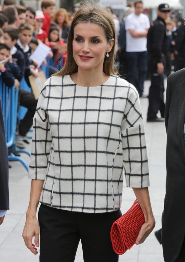 Reina Letizia con bolso español