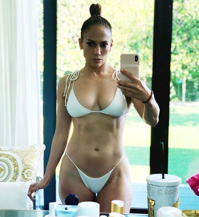 Jennifer Lopez revienta las redes con su posado en bikini más espectacular