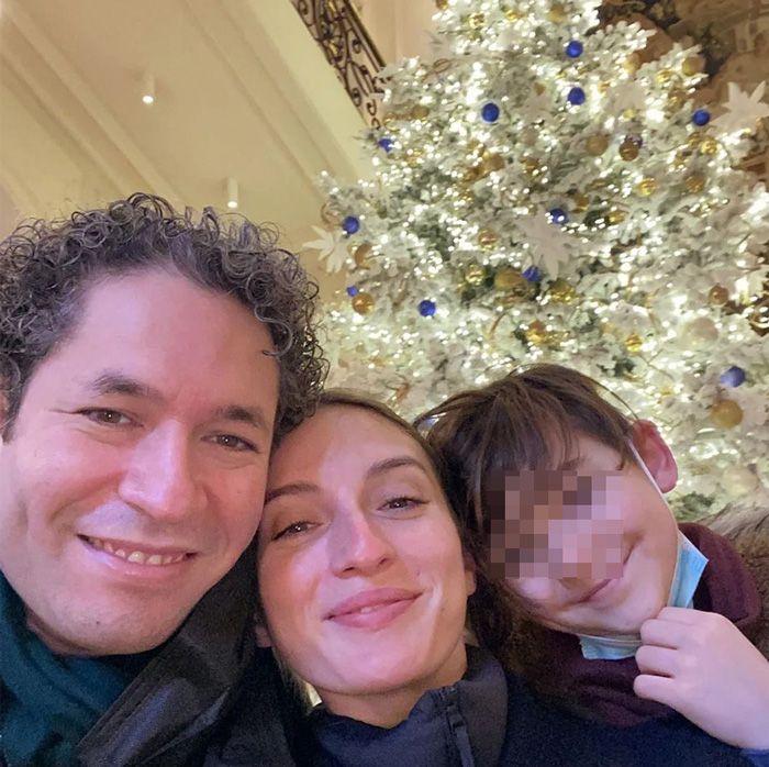 gustavo dudamel y maría valverde con el hijo martin