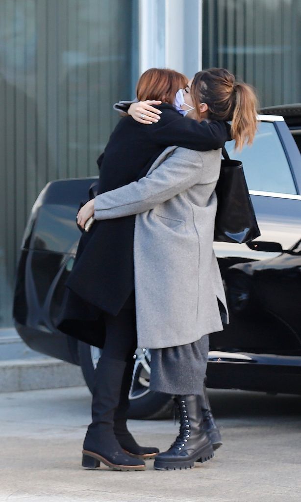 Laura Rubio junto a la madre de Pablo López