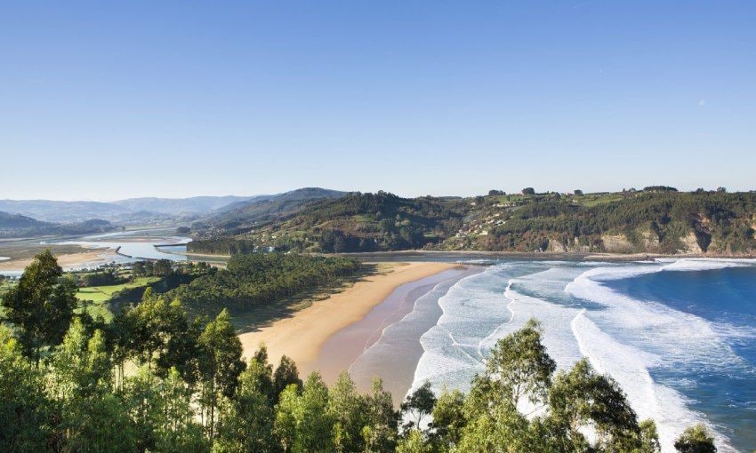 playa salvaje de rodiles villaviciosa asturias