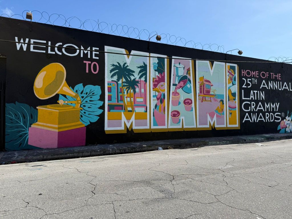 Este es uno de los murales de Victoria Cruell en Miami