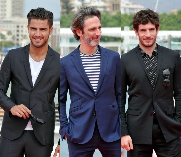 Quim Gutiérrez, con camisa y pañuelo de lunares en negro, a juego con el traje. En el Festival de Cine de Málaga.
