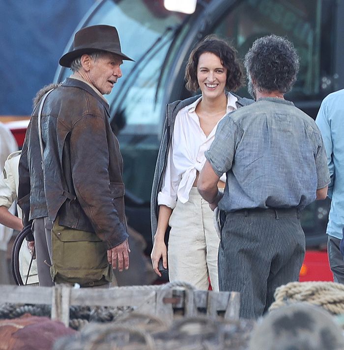 harrison ford y antonio banderas con phoebe waller-bridge