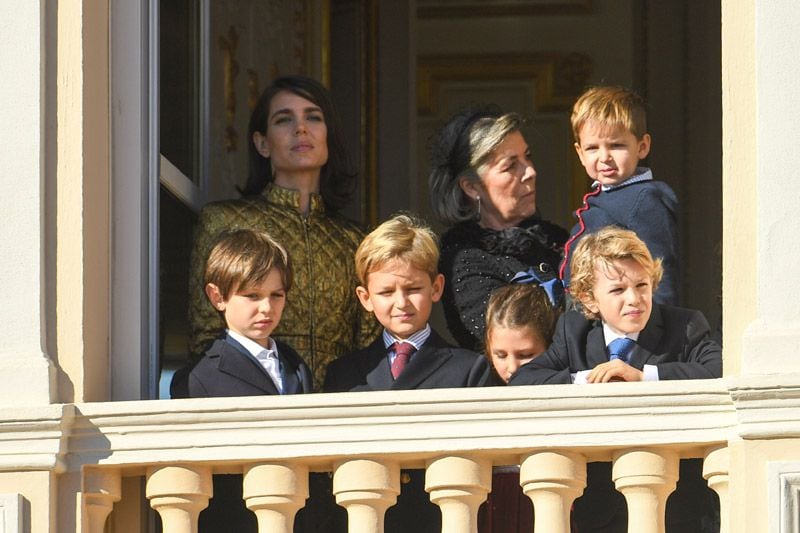 Carlota Casiraghi con su madre, su hijo y sobrinos