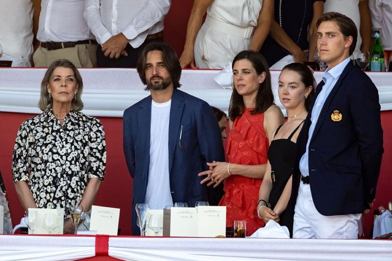 Carolina de Mónaco, Carlota Casiraghi, Dimitri Rassam, Alexandra de Hannover y Ben Sylvester Strautman