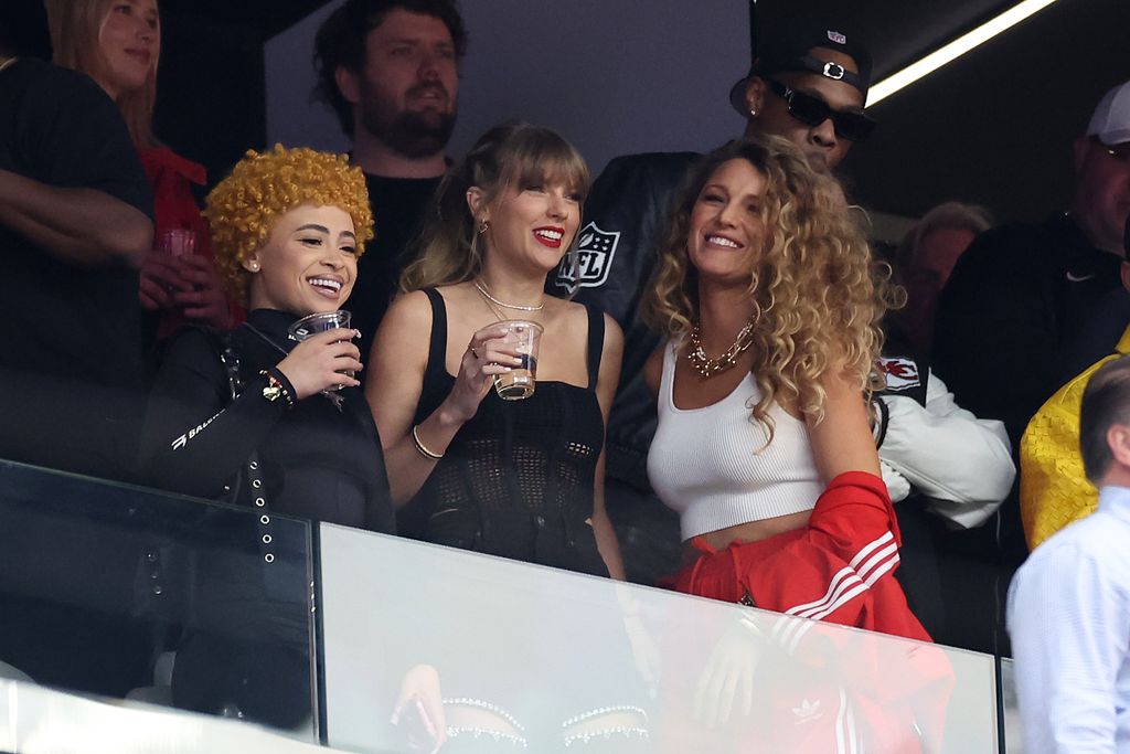 Taylor Swift junto a Blake Lively durante el pasado Super Bowl LVIII, hace un año