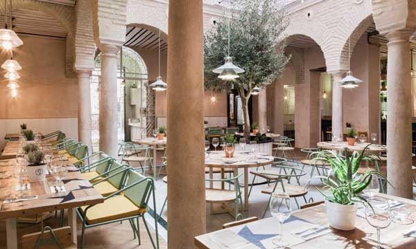 RESTAURANTE EL PINTÓNEn este local andaluz se armoniza y equilibra tradición con modernidad, dando como resultado un espacio encantador, tremendamente 'cool'.