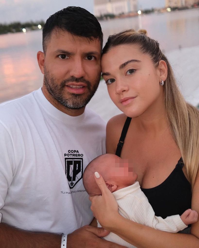 Sergio Kun Agüero y Sofía Calzetti con su hija Olivia, septiembre 2024