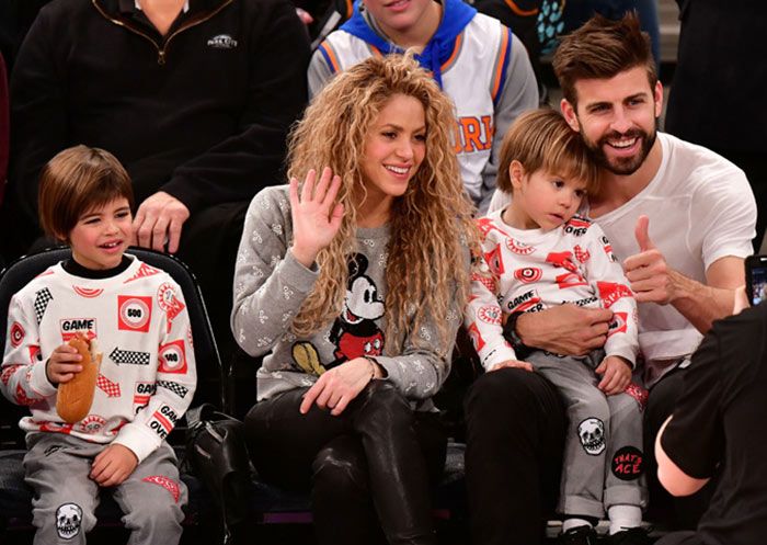 Shakira y Piqué con sus hijos