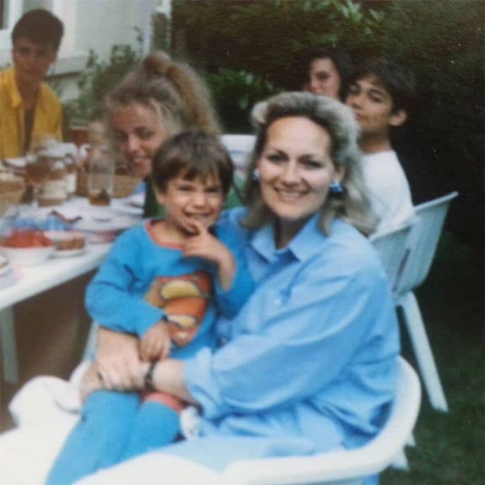 Henry Cavill de pequeño con su madre