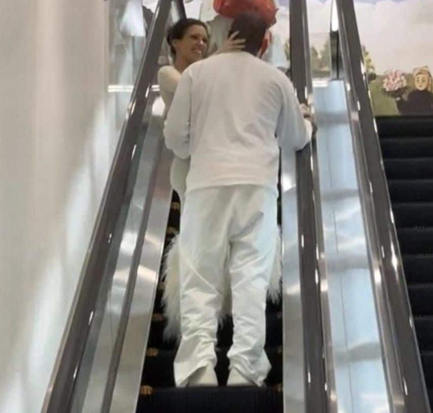 Kanye West y Bianca Censori aparecieron juntos de nuevo en un centro comercial de Tokio, lo que disipó los rumores de su separación.