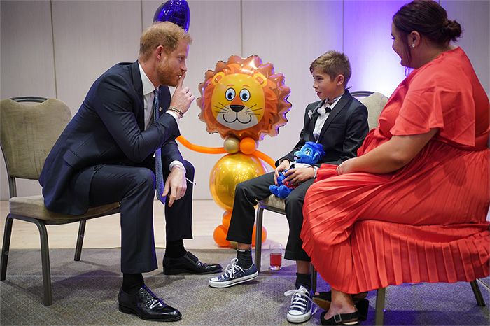 Harry, muy cariñoso con algunos de los niños de la Fundación