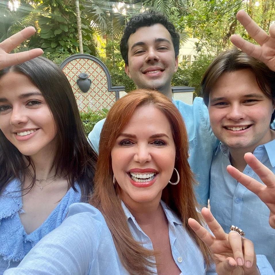 María Celeste Arrarás y su hijos