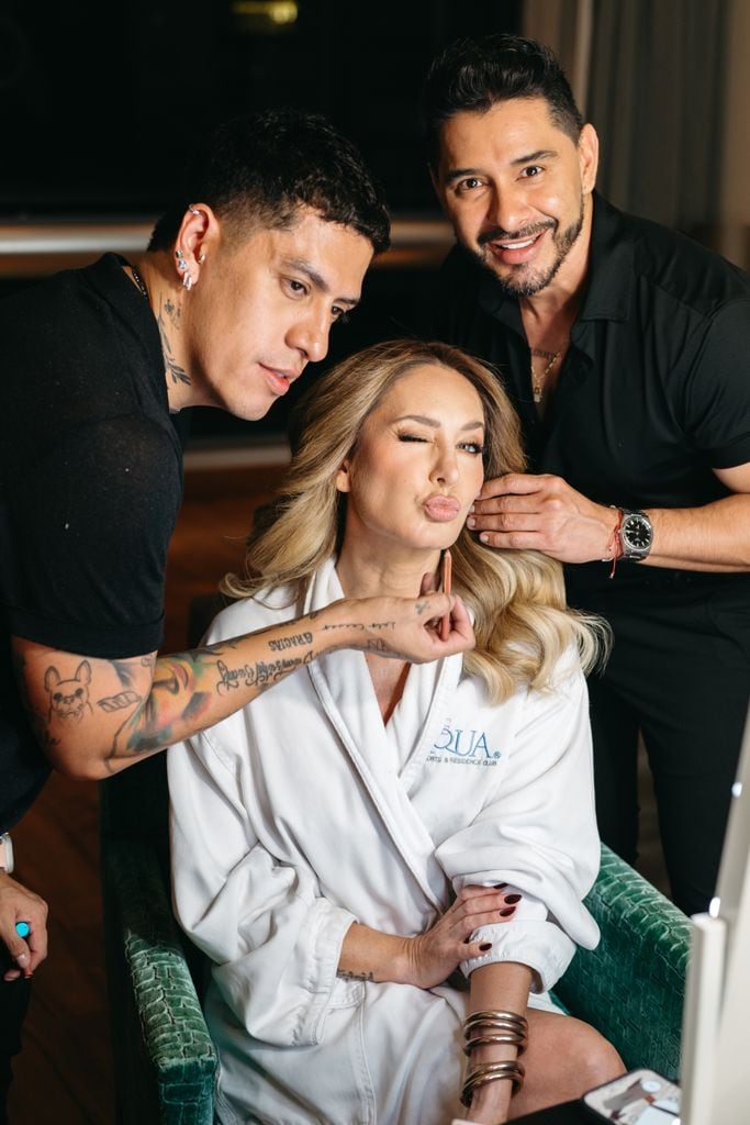 Los encargados del beauty look fueron Sebastián Guzmán en el cabello y Abdi Cantarell para el maquillaje