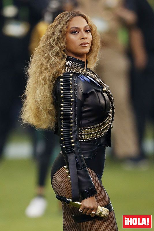 Beyonce durante su actuación en la Super Bowl
