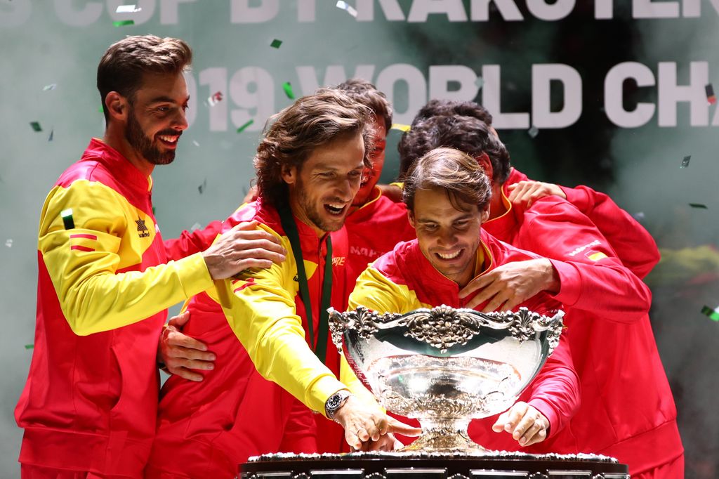 Marcel Granollers, Feliciano López, Pablo Carreño Busta, Roberto Bautista y Rafa Nadal celebran su triunfo en la Copa Davis en 2019