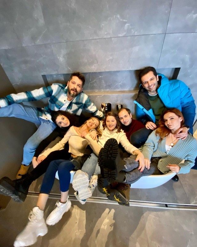 Elenco-love-is-in-the-air-ig-basakgumulcinelioglu