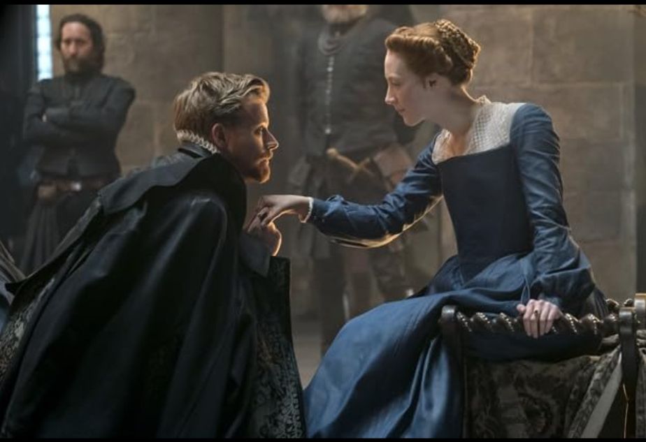 Saoirse Ronan y Jack Lowden en la película María, reina de Escocia, en 2018