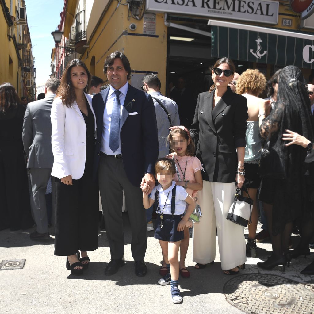 Francisco Rivera, with his children and Lourdes Montes