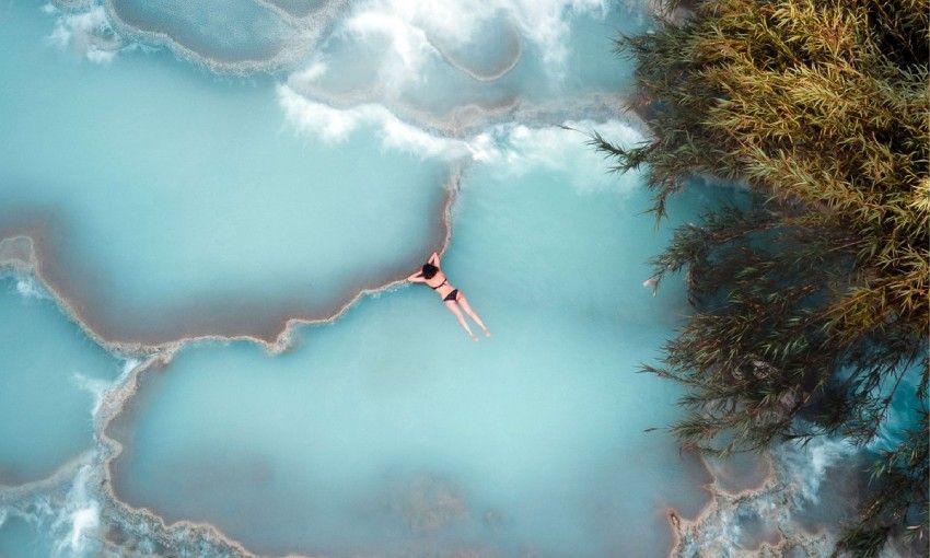 piscinas termales de saturnia en la toscana italiana