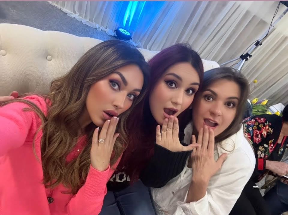 Anahí y sus amigas, Dulce María y  Zoraida Gómez