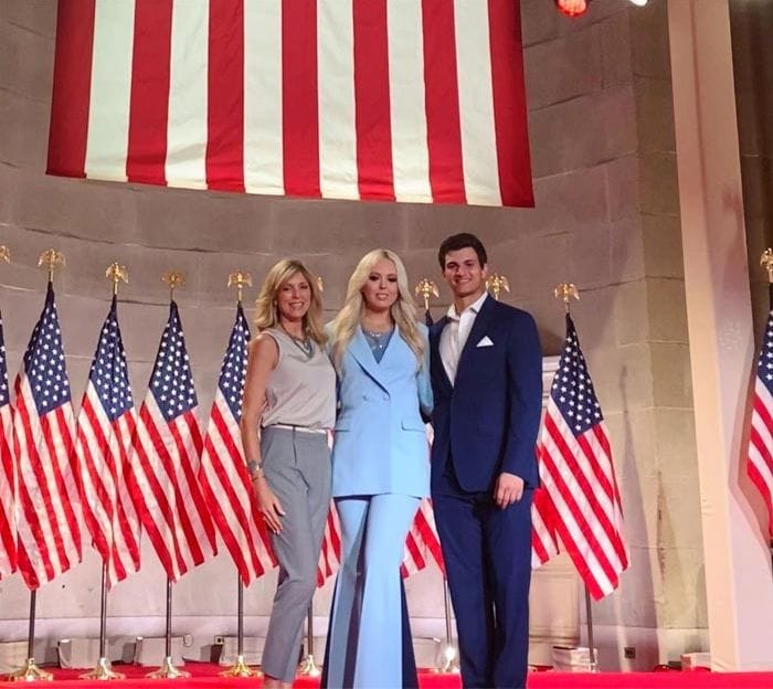 Tiffany Trump y Michael Boulos con Marla Maples