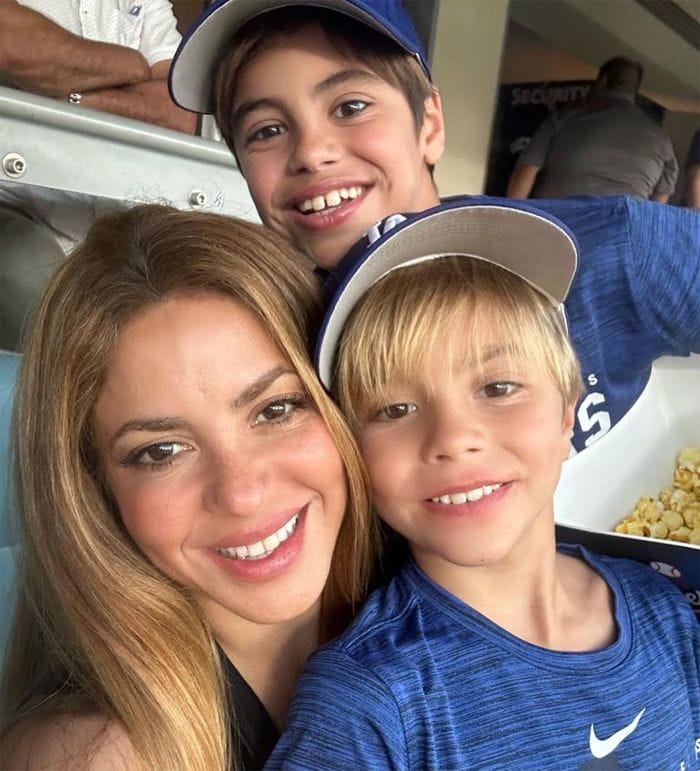 Shakira con sus hijos en un partido