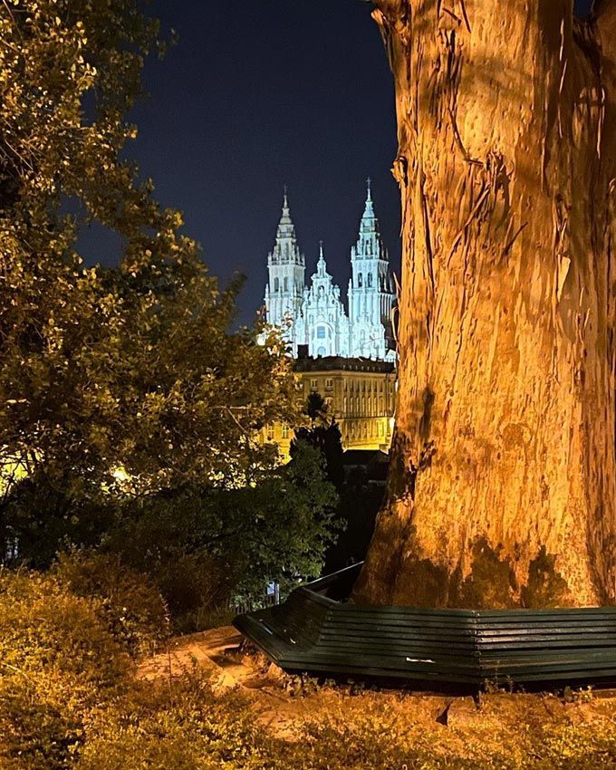 Christian Gálvez muestra la catedral de Santiago, tierra natal de Patricia Pardo