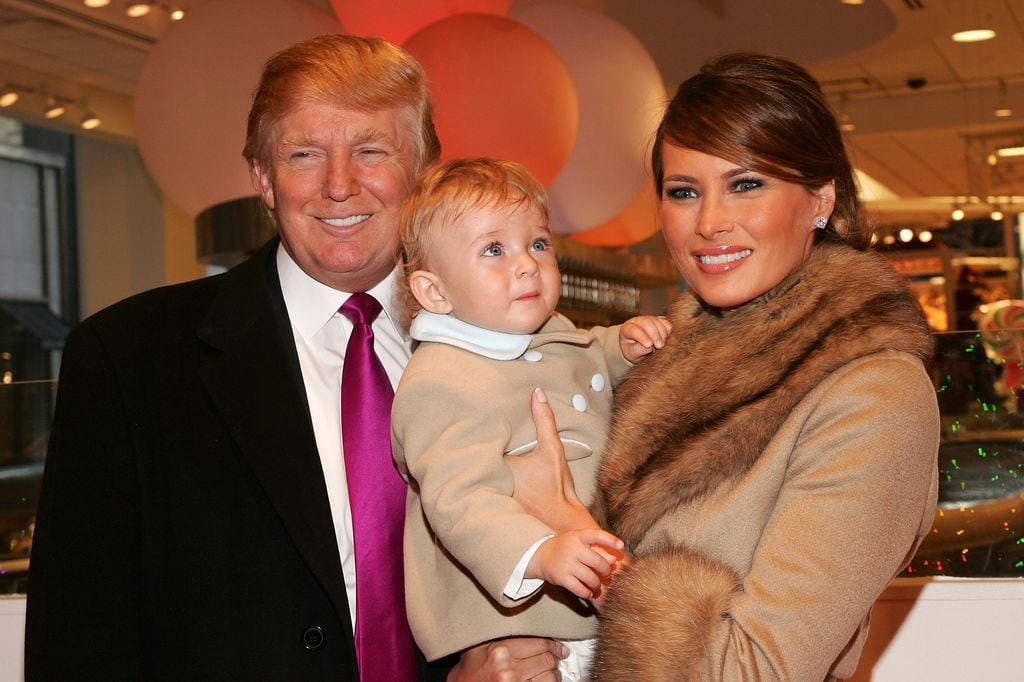 Melania con Donald Trump y su hijo Barron