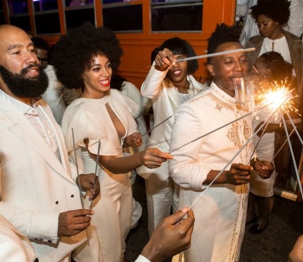 Solange Knowles repartió bengalas entre todos los asistentes a su boda, en lugar de arroz. 