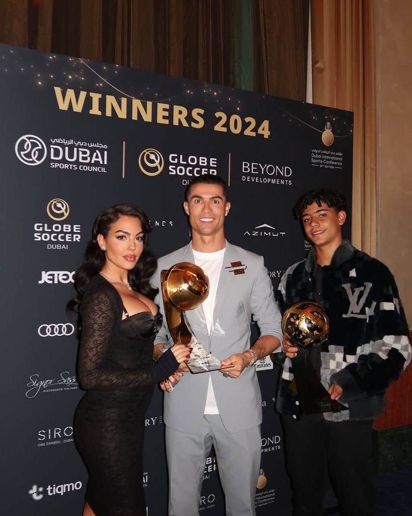 Georgina Rodríguez y Cristiano Ronaldo junto a su hijo