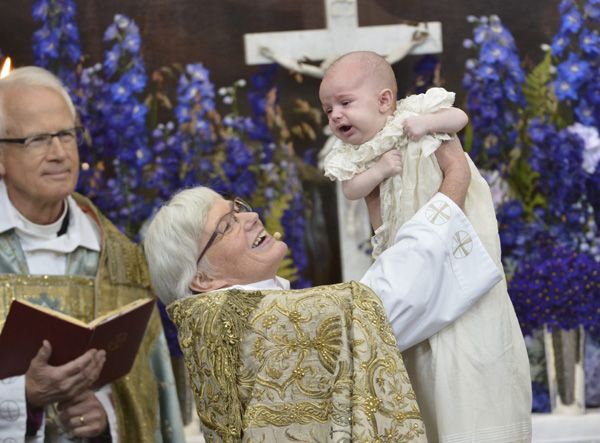 Los pastores responsables del servicio religioso fueron la arzobispa Antje Jackelén, el obispo emérito Gorän Lönnermark y el capellán y rector de la Capilla Real Michael Bjerkhagen
